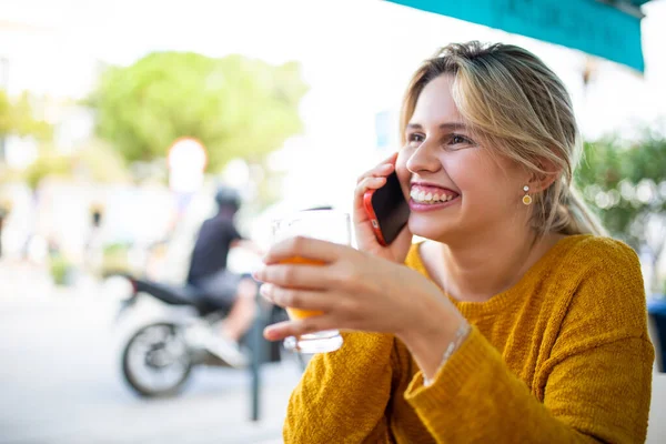 Close Portrait Cheerful Young Woman Talking Mobile Phone Outdoor Cafe — Stock Photo, Image