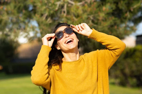 Portrait Cheerful Young Asian Woman Holding Sunglasses Laughing — Stock Photo, Image