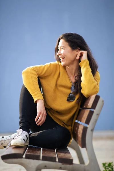 Side Portrait Cheerful Young Asian Woman Sitting Bench Looking Away — Stock Photo, Image