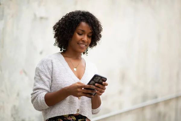 Portrait Young Woman Using Cellphone — Stock Photo, Image
