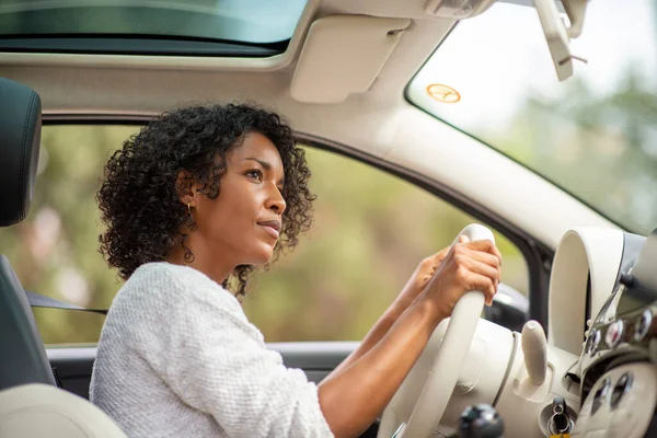 Portrait African American Woman Driving Car — Stock Photo, Image