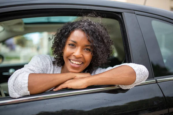 Portrait Smiling Young Woman Looking Out Car Window — Stock Photo, Image
