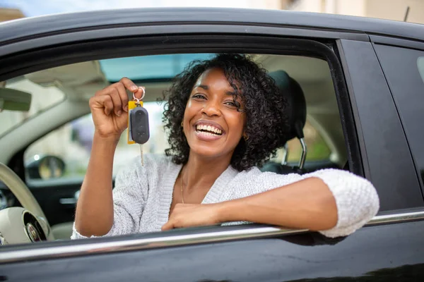 Portrait Happy Young Woman Showing Car Keys — Stock Photo, Image