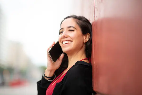 Portrait Smiling Young Woman Talking Mobile Phone Red Wall — Stock Photo, Image
