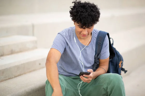 Portrait Jeune Homme Assis Avec Téléphone Portable Sac — Photo