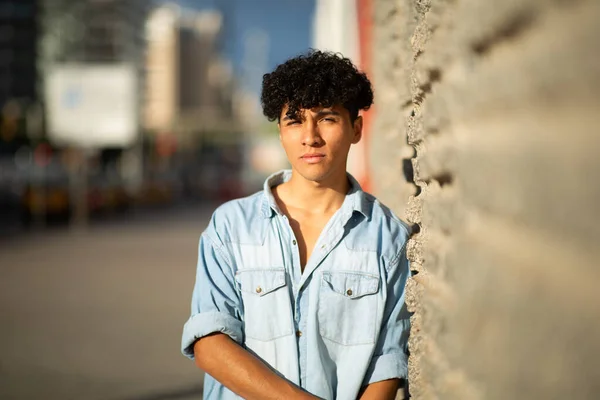 Portrait Cool Young Man Leaning Wall City Street — Stok Foto