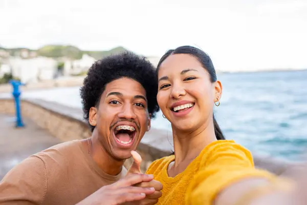 Portrait Happy Young Couple Taking Selfie Seaside — Stok Foto