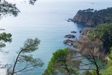 Girona 'daki (İspanya) Sahil Cesareti (Costa Brava) manzaraları ve ayrıntıları)
