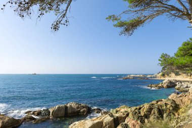 Girona 'daki (İspanya) Sahil Cesareti (Costa Brava) manzaraları ve ayrıntıları)