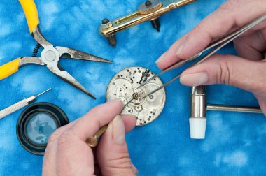 Zamansız Kesinlik: Bir Saatçinin Sanatsal Çalışması