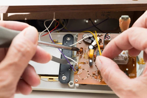 Fine Tuning Sound Capturing Art Radio Repair — Stock Photo, Image