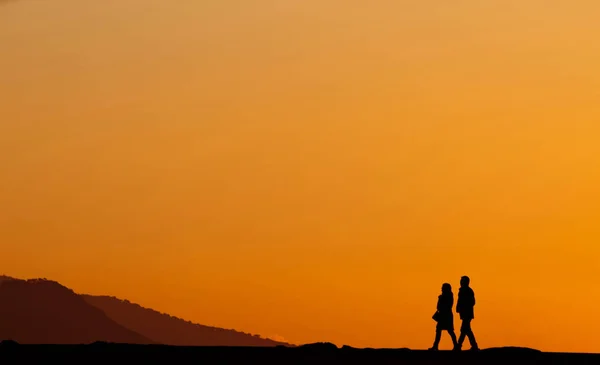 トワイライト セレナーデ 夕暮れへのロマンチックな散歩 — ストック写真