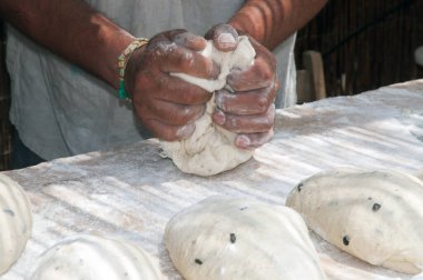 Crafting Delight: Sanatsal Ekmek Yapım Sürecine Tanık Olmak