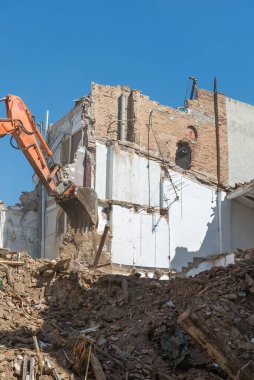 Tozdan Yenilenmeye: Yıkım Makinelerinin Gücü ve İlerlemesini Yakalamak