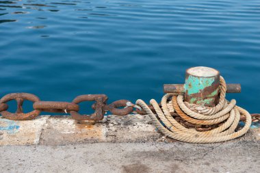 Geleneksel Çapa: Bir Balıkçı Limanının Çamurlu Kalınlıklarının Kırsal Güzelliğini Keşfetmek