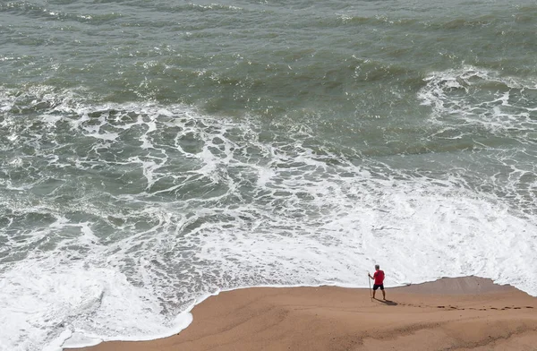 Huzur Denizi Okyanus Tarafından Meditasyonla Huzur Berraklığı Bulmak — Stok fotoğraf