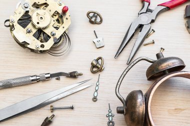 Zamansız Kesinlik: Bir Saatçinin Sanatsal Çalışması