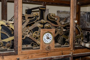 Antik Kilise Kulesi Saati: Zamanın ve zanaatkarlığın vasiyeti