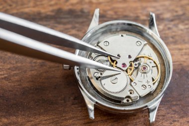 Zamansız Kesinlik: Bir Saatçinin Sanatsal Çalışması