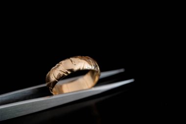 Bir Parıltılı Şov: Uzman El Yapımı Mücevher ve Aksesuarlar