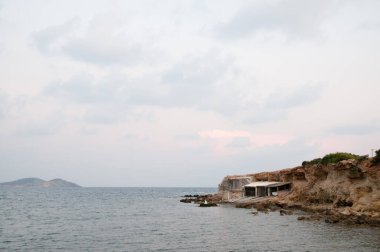 İbiza 'nın Büyülü Tablosu: Nefes Kesen Manzaralar Mozaiği