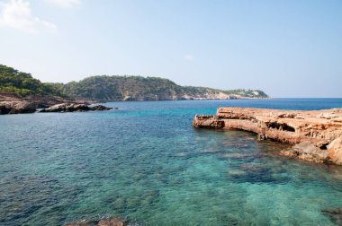 İbiza 'nın Büyülü Tablosu: Nefes Kesen Manzaralar Mozaiği