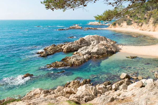 迷人的海岸 科斯塔布拉瓦迷人的景色 西班牙吉罗纳 免版税图库图片
