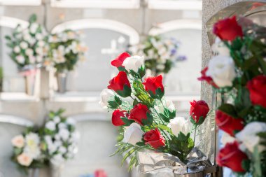 Hatıra Bahçesi: Mezarlık Çiçeklerinin Dili