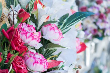 Hatıra Bahçesi: Mezarlık Çiçeklerinin Dili