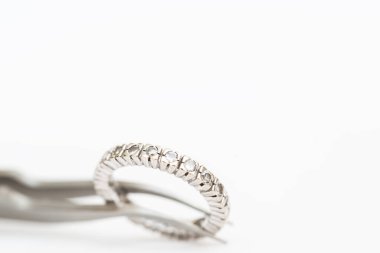 Bir Parıltılı Şov: Uzman El Yapımı Mücevher ve Aksesuarlar