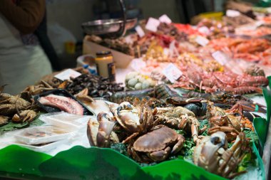 Akdeniz 'in Tatları: Sağlıklı Akdeniz Mutfağını Sarmak