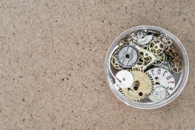 Zamansız Kesinlik: Bir Saatçinin Sanatsal Çalışması