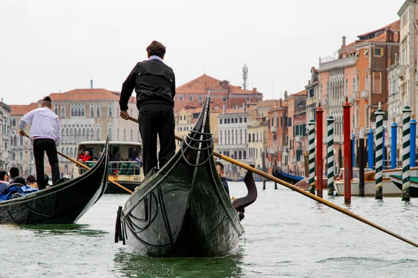 Przejażdżka Gondolą Wenecji Gondoliery Wielkim Kanale Wenecja Podróż Zdjęcie Stockowe