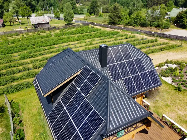 Coperture Metalliche Residenziali Solare Pitched Roof Mounting Solutions Pannelli Solari — Foto Stock