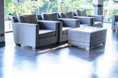 Parkta rahat bir sandalye.