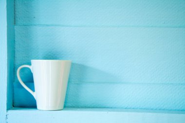 Eski ahşap zemin, oda duvarı