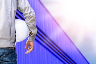 Mühendis çalışıyor, mühendis çalışıyor.