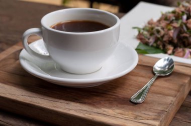 Bir fincan sade kahve.