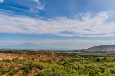 Arka planda Etna Dağı, Sicilya, İtalya ve Avrupa 'da Catania Ovası manzarası