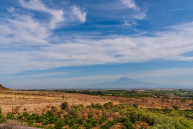 Arka planda Etna Dağı, Sicilya, İtalya ve Avrupa 'da Catania Ovası manzarası
