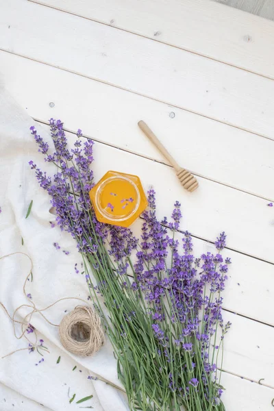 Honing Lavendel Boeketten Virus Behandeling Concept Houten Tafel — Stockfoto