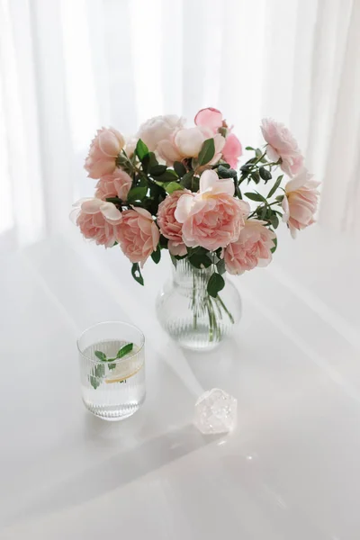 一束精致的新鲜玫瑰 — 图库照片