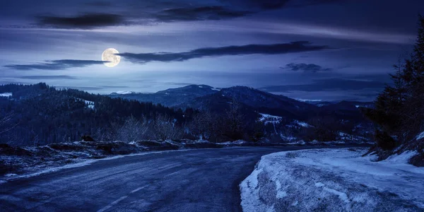 Uzhanian Pass Vintern Natten Gammal Landsväg Genom Berg Vacker Natur — Stockfoto