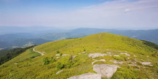 Krajina Loukou Horách Letní Přírodní Scenérie Pohled Vzdáleného Venkovského Údolí — Stock fotografie