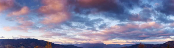 Panorama Dei Cieli All Alba Nuvole Colori Rossi Arancioni Sole — Foto Stock