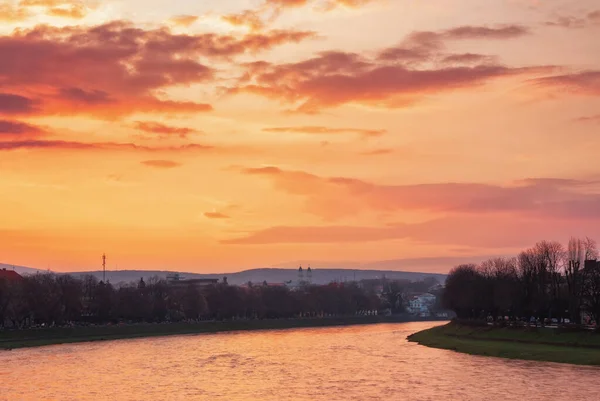 Flussufer Bei Sonnenaufgang Längste Lindenallee Europas Beliebtes Reiseziel Der Ukraine — Stockfoto