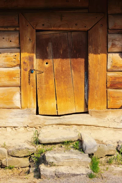 古いグランジのファサードのドア 建築的要素 — ストック写真