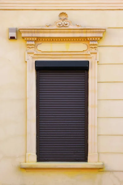New Windows Old Facade Architectural Retro Element Background — 스톡 사진