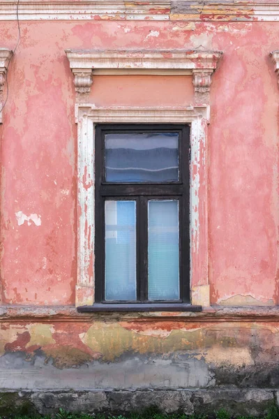 Jendela Vintage Pada Fasad Tua Eksterior Arsitektur Ditinggalkan — Stok Foto