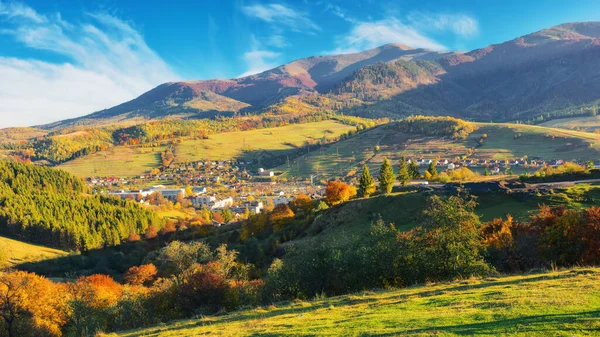 Zone Rurale Montagnes Carpates Automne Village Dans Vallée Lointaine Arbres — Photo